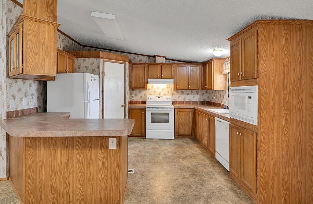 652 Middle Windsor Road McGregor, TX 76657 - Photo 9 of 40