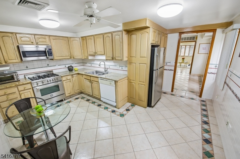 63 Waydell Street Newark, NJ 07105 - Photo 32 of 48