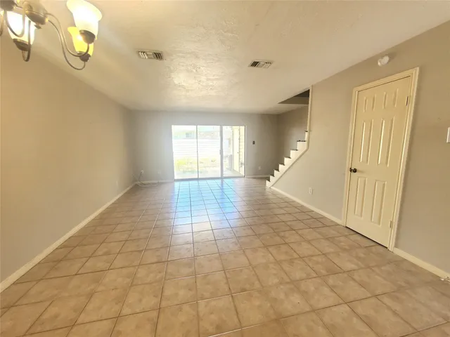 $1,500 | 2030 Plantation Drive, Unit B2, Conroe, TX 77301