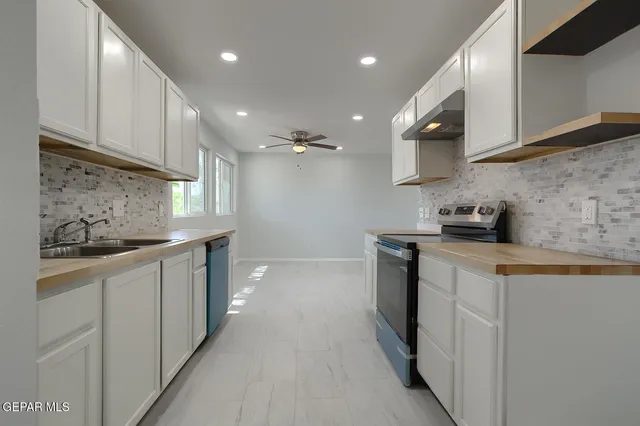 a view of a hallway with closet