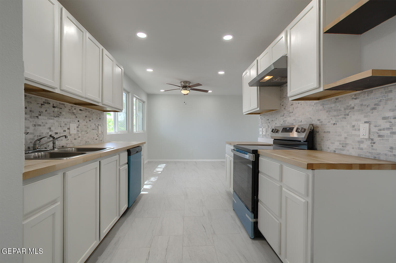 6247 Arapaho Road El Paso, TX 79905 - Photo 21 of 43 a kitchen with stainless steel appliances granite countertop a sink a stove and a refrigerator