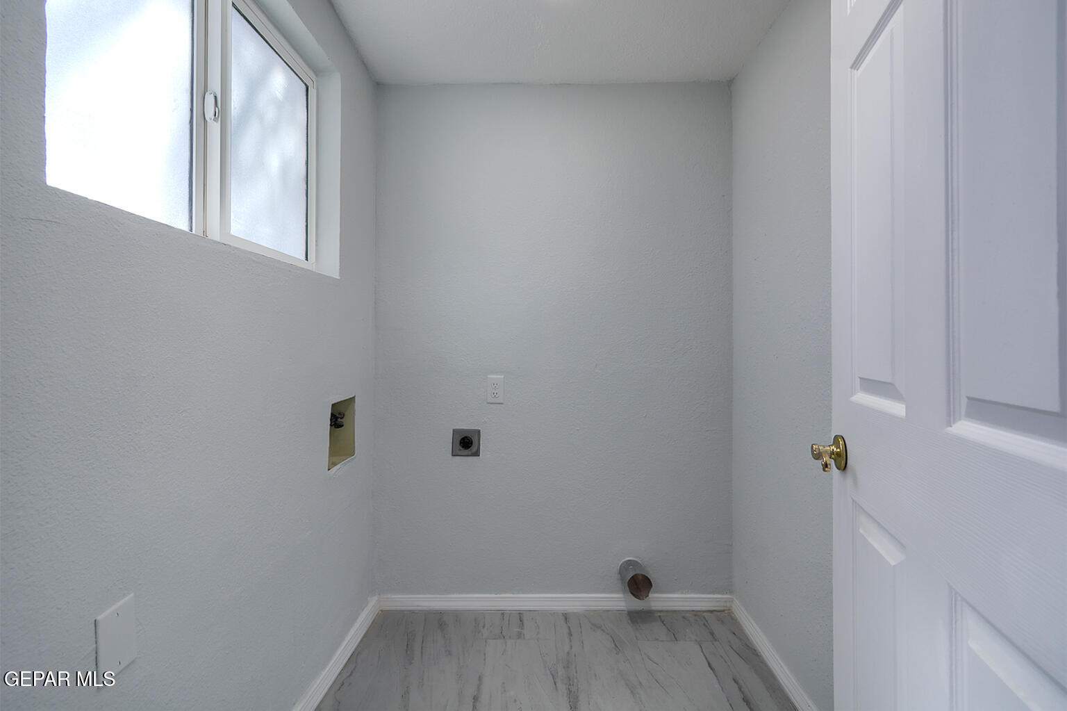 6247 Arapaho Road El Paso, TX 79905 - Photo 26 of 43 a view of a room that has a window