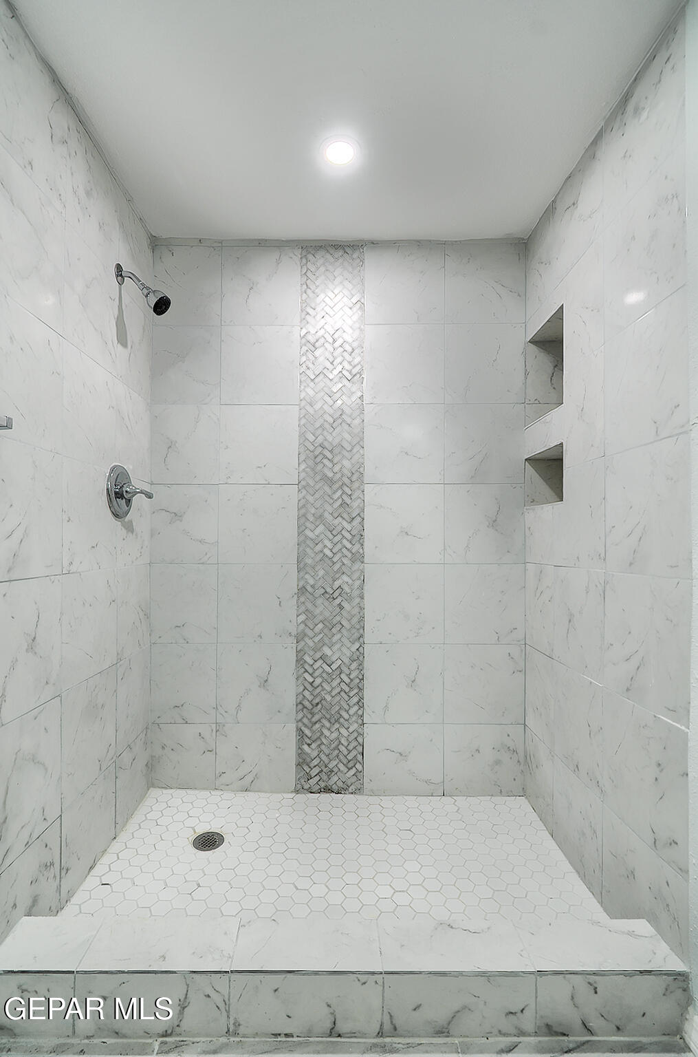 6247 Arapaho Road El Paso, TX 79905 - Photo 29 of 43 a bathroom with a shower