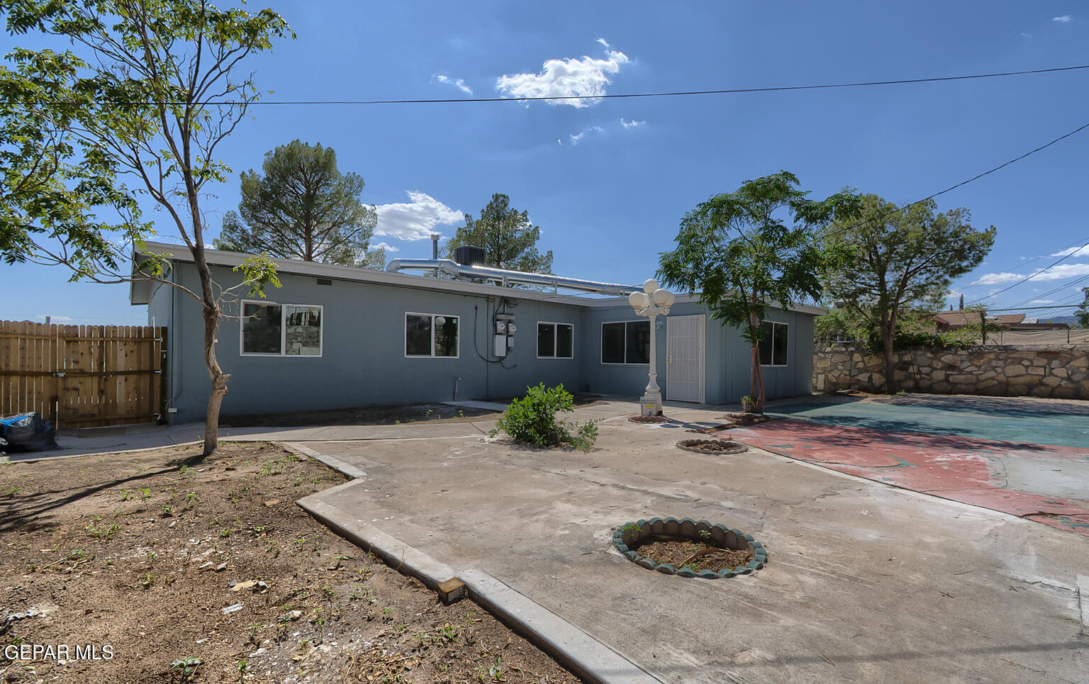 6247 Arapaho Road El Paso, TX 79905 - Photo 35 of 43 a view of a house with backyard