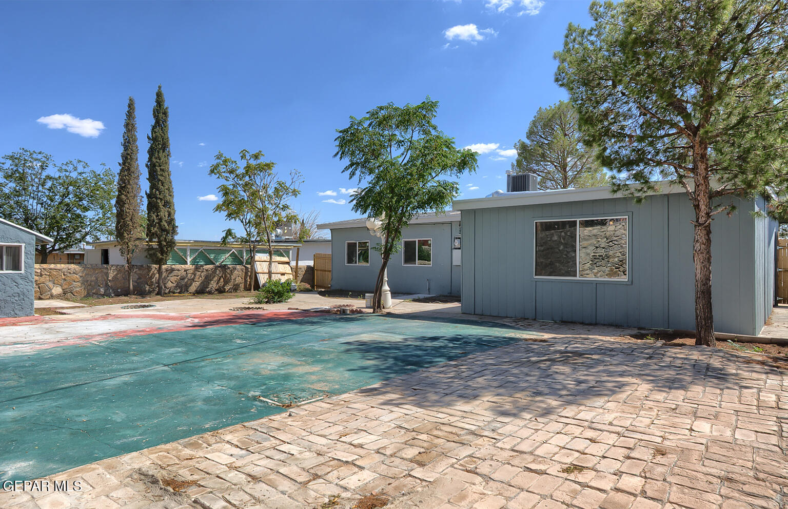 6247 Arapaho Road El Paso, TX 79905 - Photo 36 of 43 a house view with a sitting space