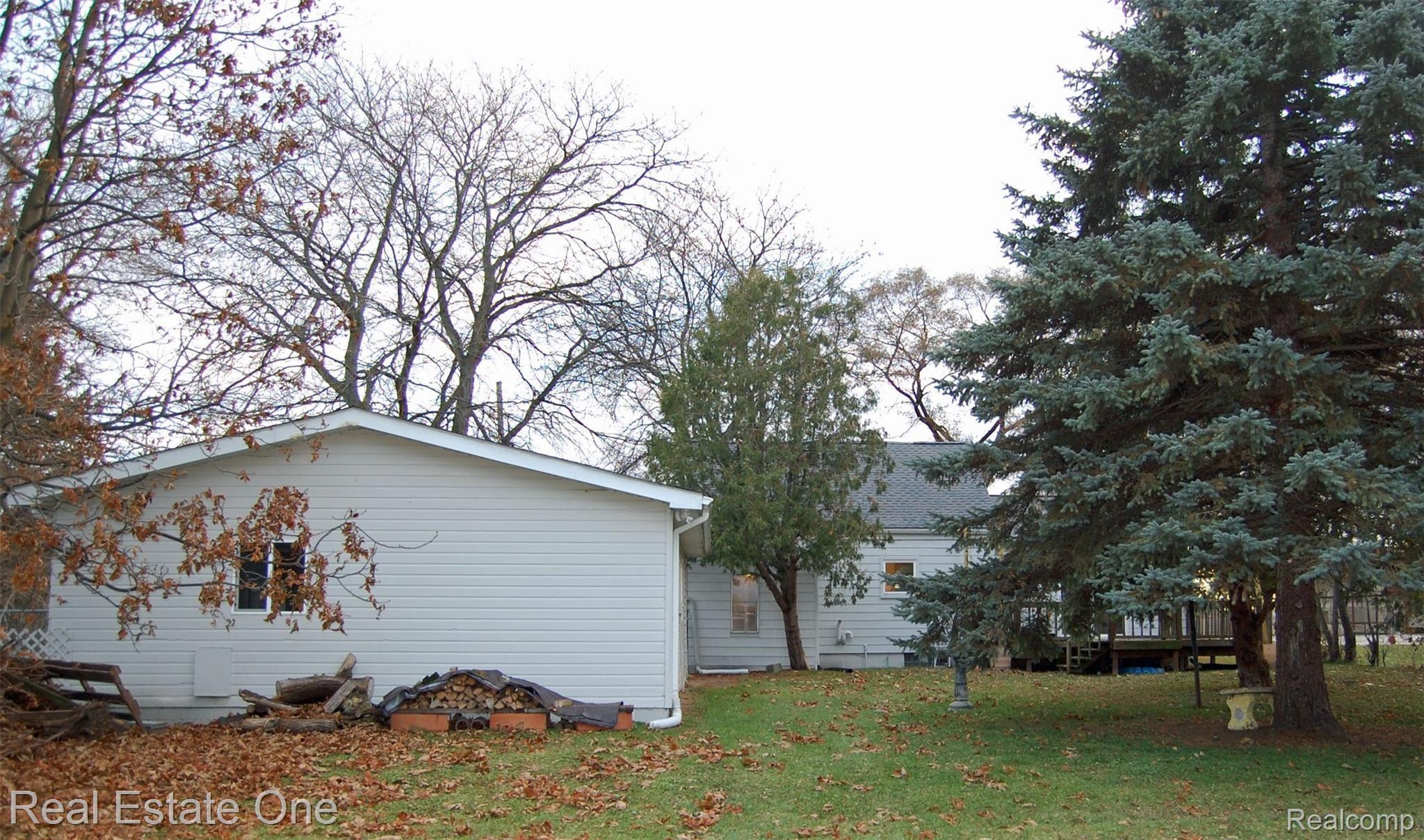 12975 15 Mile Road Sterling Heights, MI 48312 - Photo 26 of 26 Back including Garage.jpg