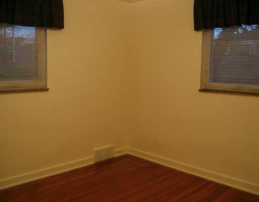 1821 Greentree Road Pittsburgh, PA 15220 - Photo 4 of 8 Master Bedroom.