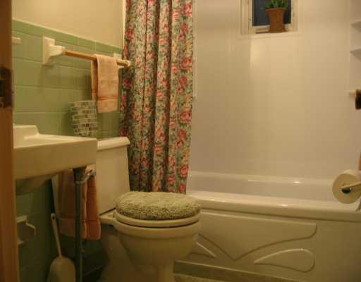 1821 Greentree Road Pittsburgh, PA 15220 - Photo 5 of 8 Master Bath/Spa.