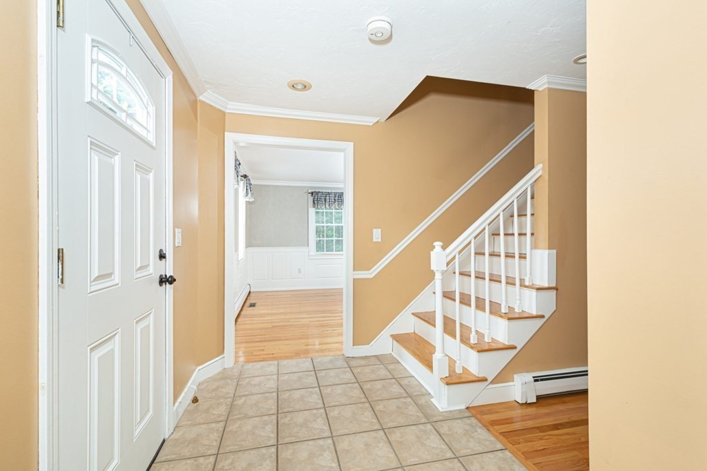 42 Browning Road Shrewsbury, MA 01545 - Photo 4 of 26 Gallery Image 4