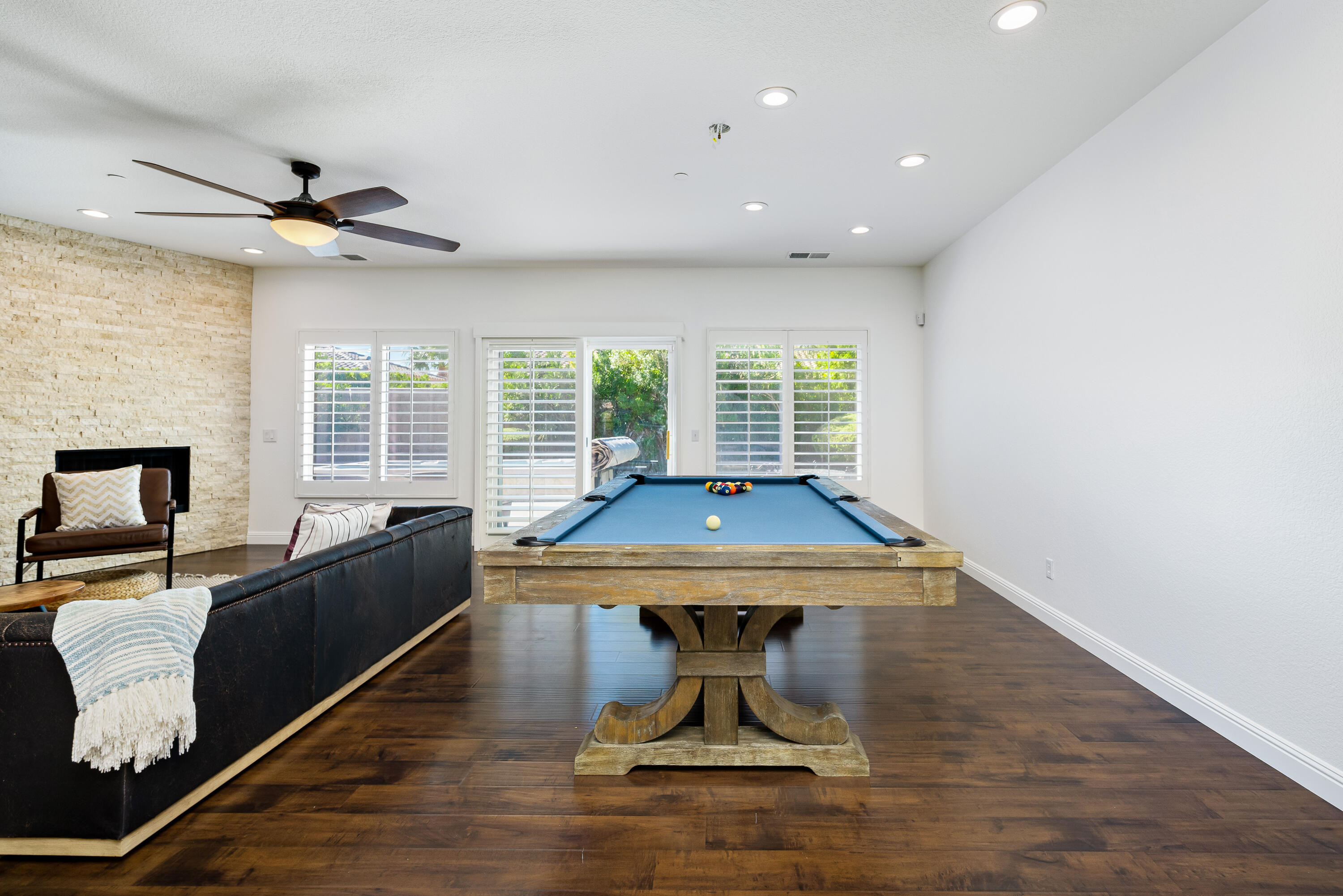 985 Alta Ridge Palm Springs, CA 92262 - Photo 15 of 44 a room with furniture pool table and windows