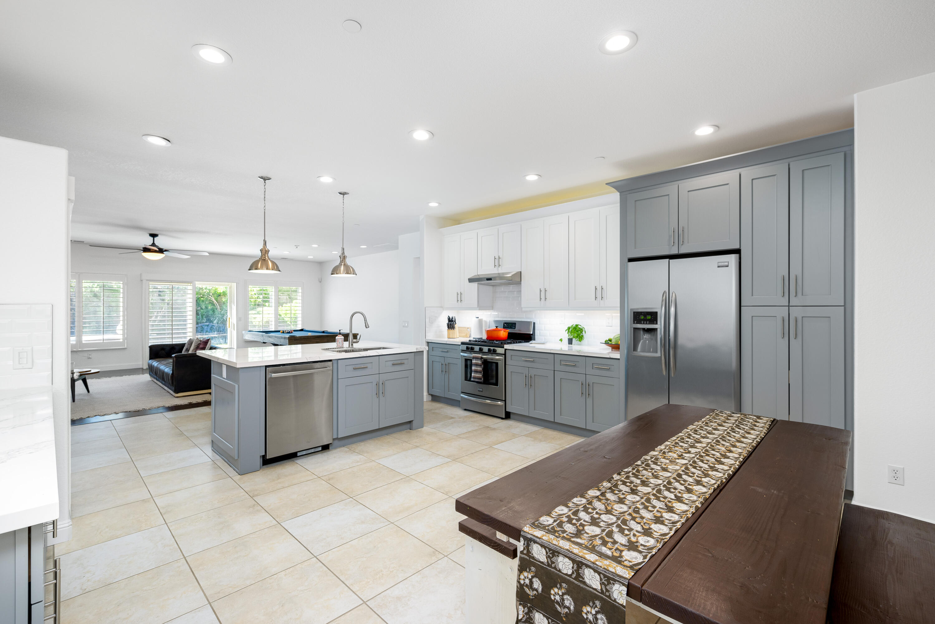 985 Alta Ridge Palm Springs, CA 92262 - Photo 19 of 44 a large kitchen with a large counter top appliances and cabinets