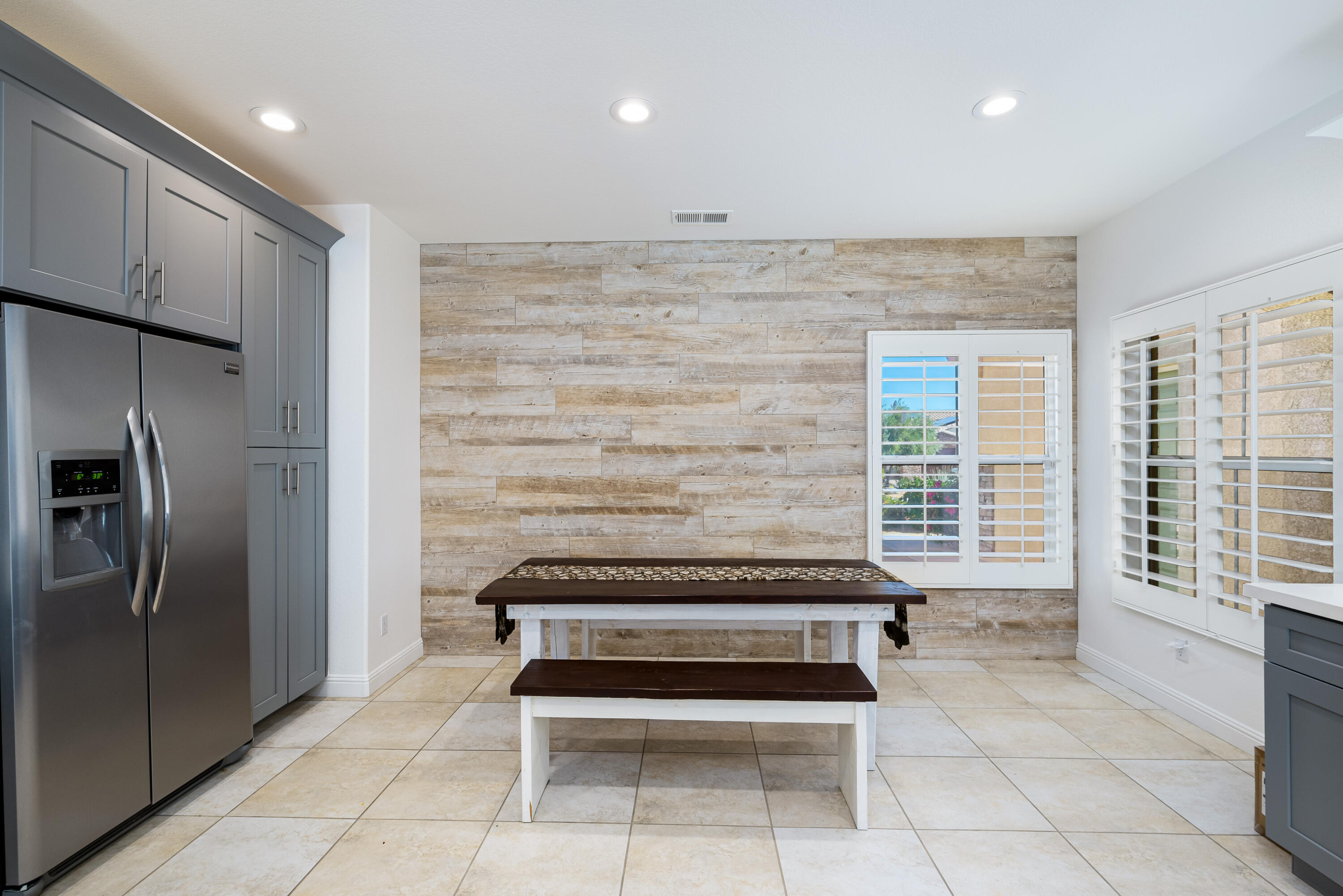 985 Alta Ridge Palm Springs, CA 92262 - Photo 21 of 44 a view of kitchen with windows and refrigerator