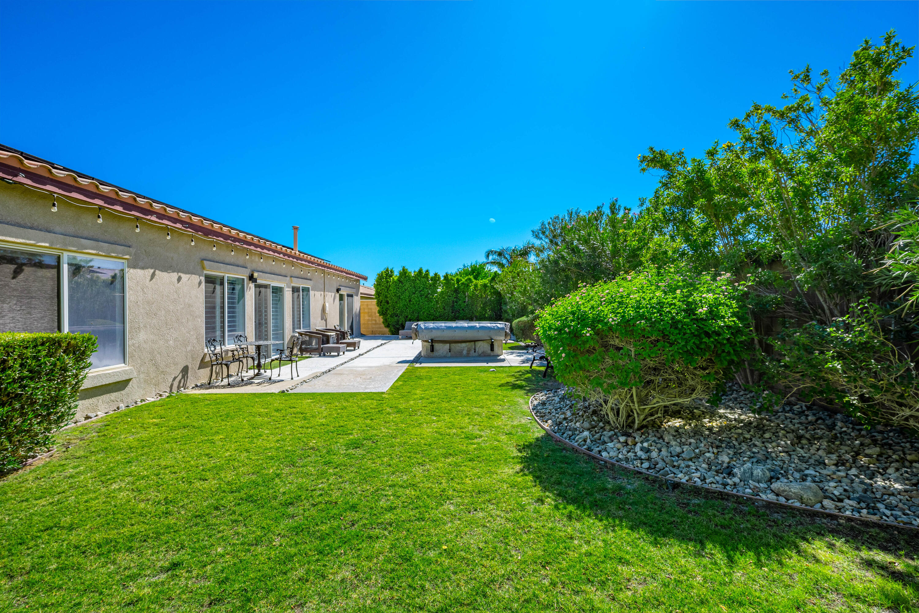 985 Alta Ridge Palm Springs, CA 92262 - Photo 27 of 44 a view of a house with backyard porch and sitting area