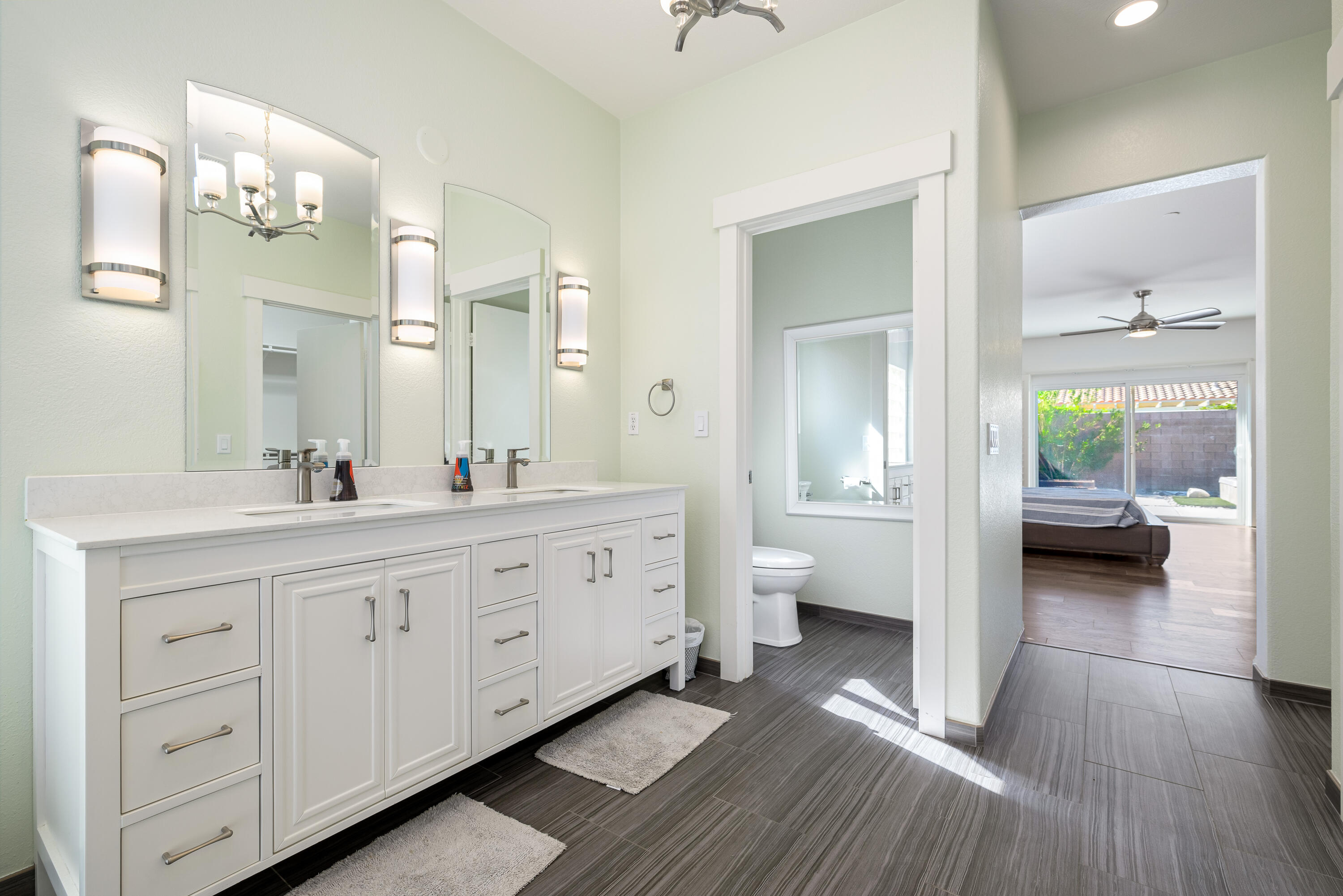 985 Alta Ridge Palm Springs, CA 92262 - Photo 35 of 44 a spacious bathroom with a double vanity sink and a mirror