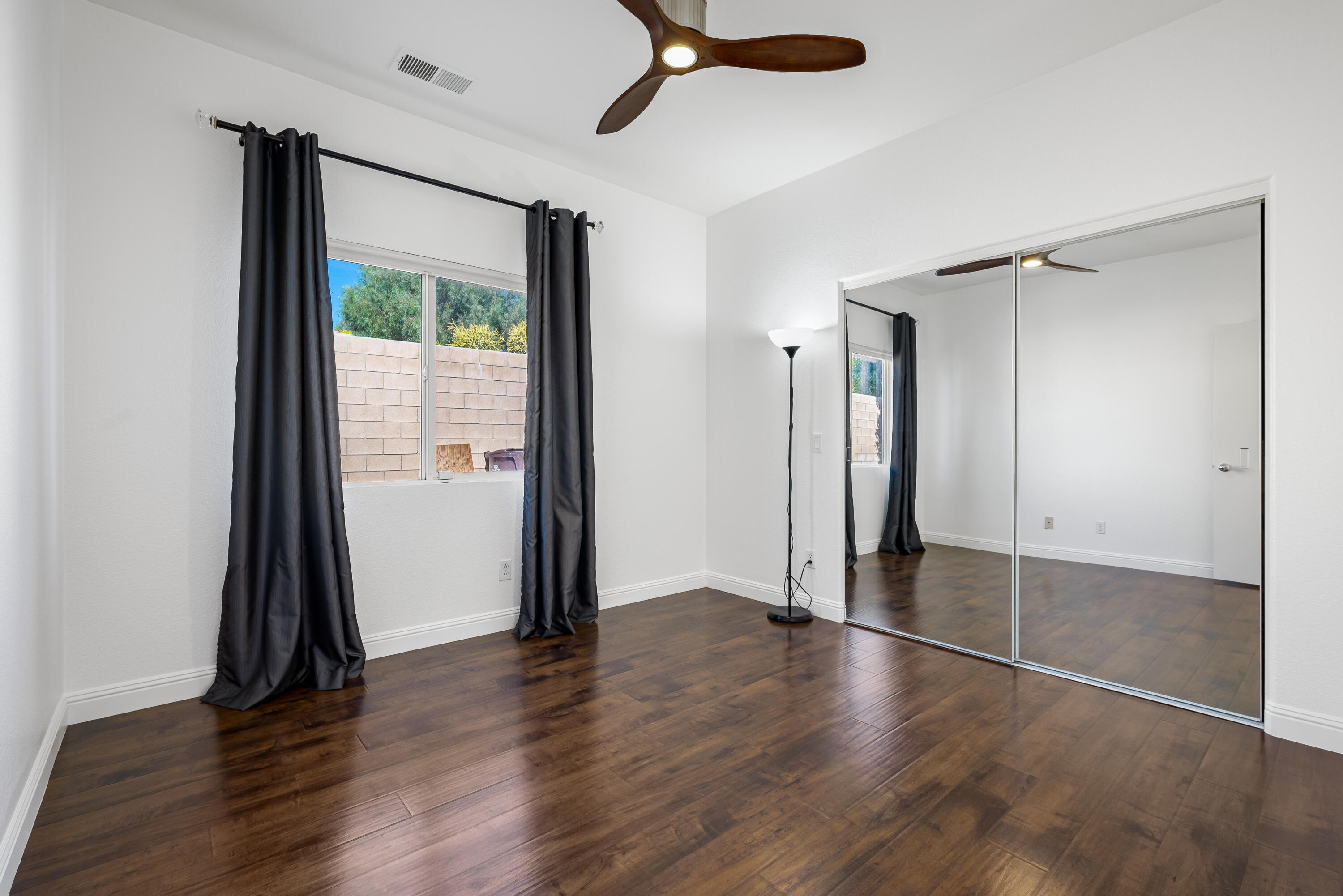 985 Alta Ridge Palm Springs, CA 92262 - Photo 40 of 44 an empty room with wooden floor and a window