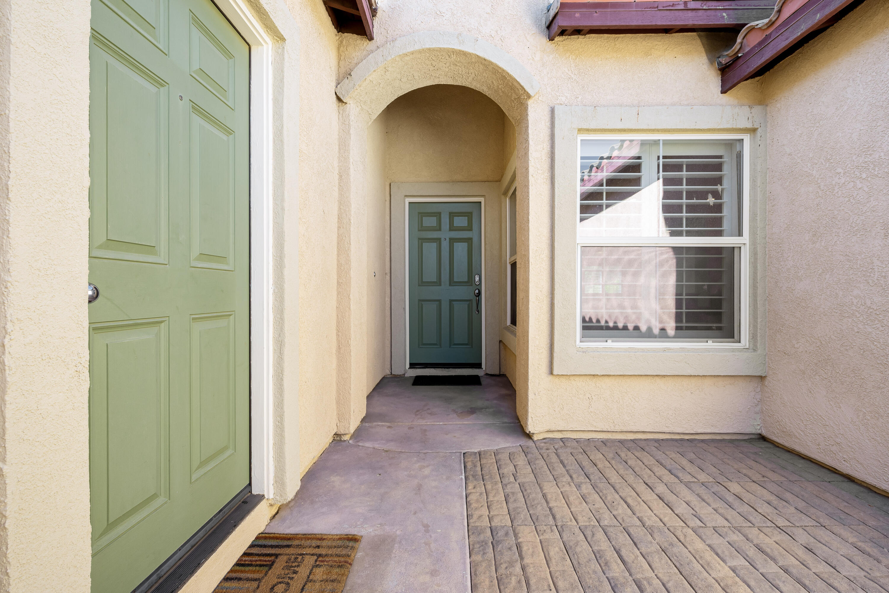 985 Alta Ridge Palm Springs, CA 92262 - Photo 8 of 44 a view of a livingroom with wooden floor and a window