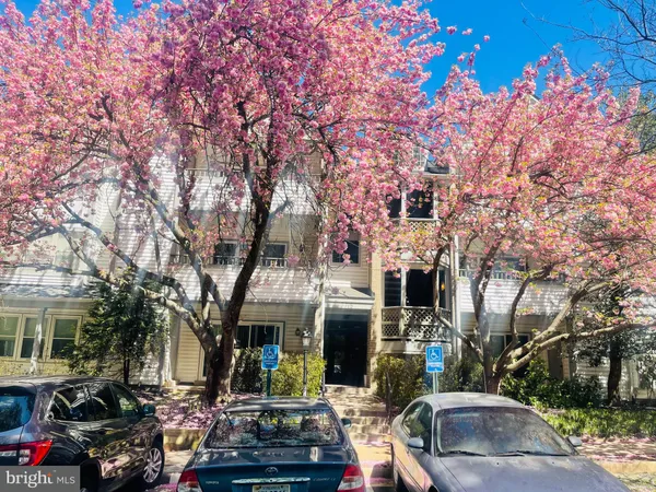 $2,300 | 7715 Lafayette Forest Drive, Unit 101, Annandale, VA 22003