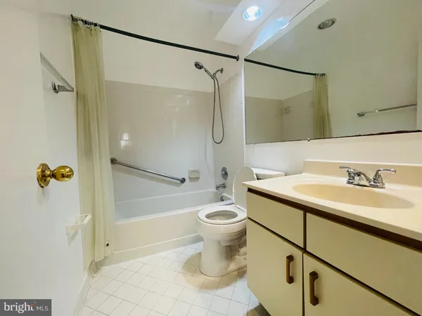 $2,300 | 7715 Lafayette Forest Drive, Unit 101, Annandale, VA 22003