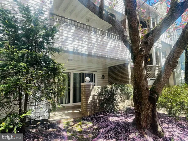 $2,300 | 7715 Lafayette Forest Drive, Unit 101, Annandale, VA 22003