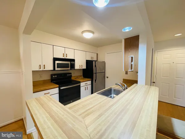 $2,300 | 7715 Lafayette Forest Drive, Unit 101, Annandale, VA 22003