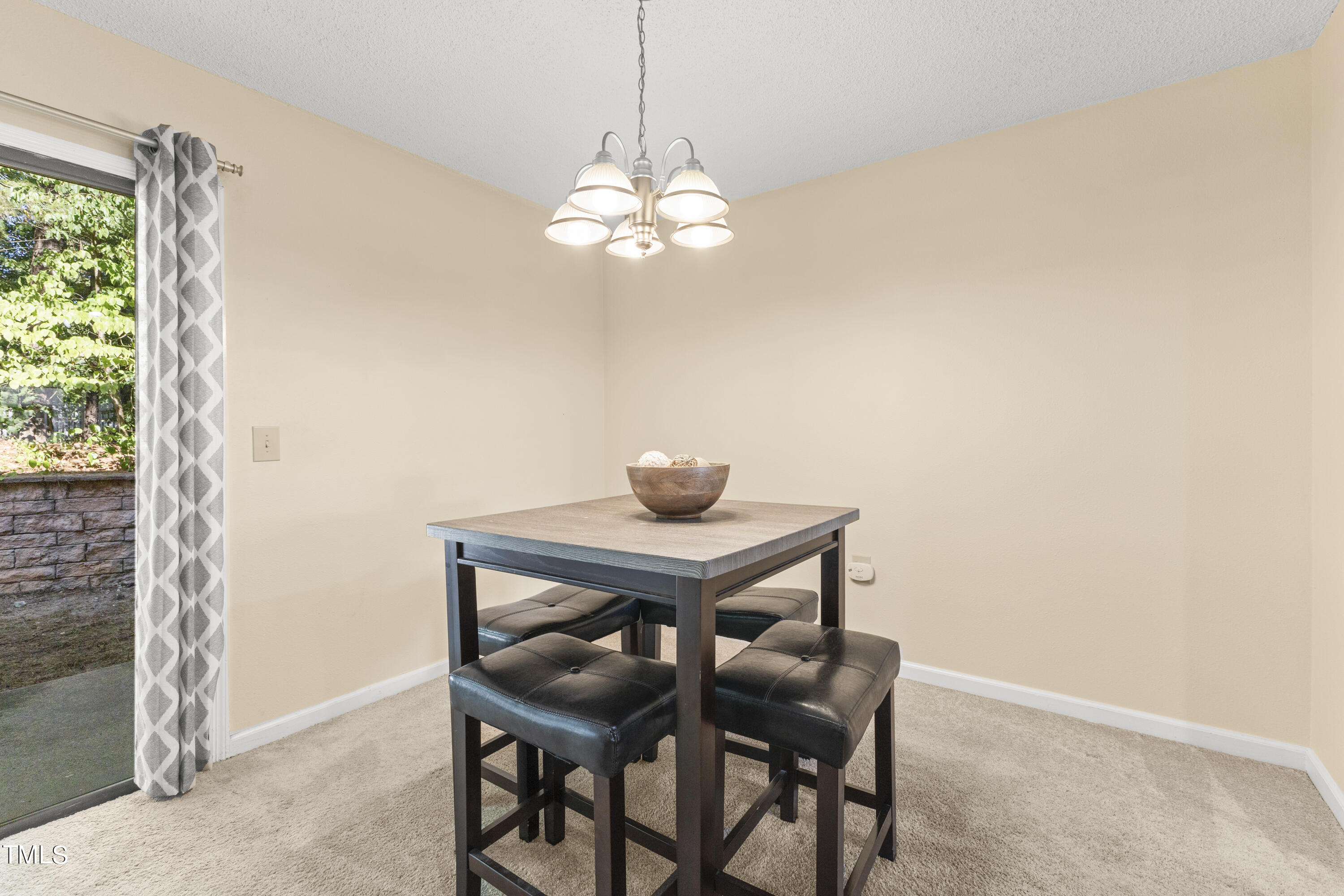 7927 Falcon Rest Circle Raleigh, NC 27615 - Photo 16 of 50 16-202406257927 Falcon Rest Cir016
