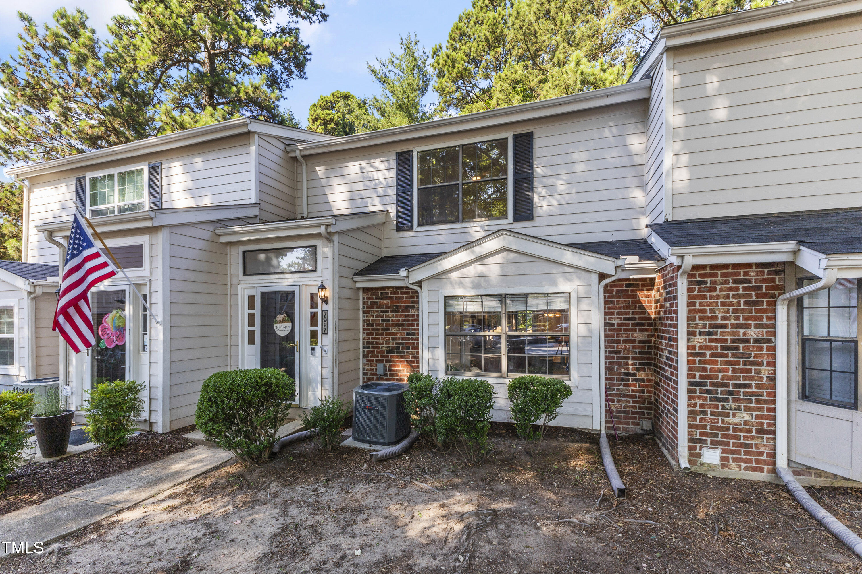 7927 Falcon Rest Circle Raleigh, NC 27615 - Photo 3 of 50 03-202406257927 Falcon Rest Cir003