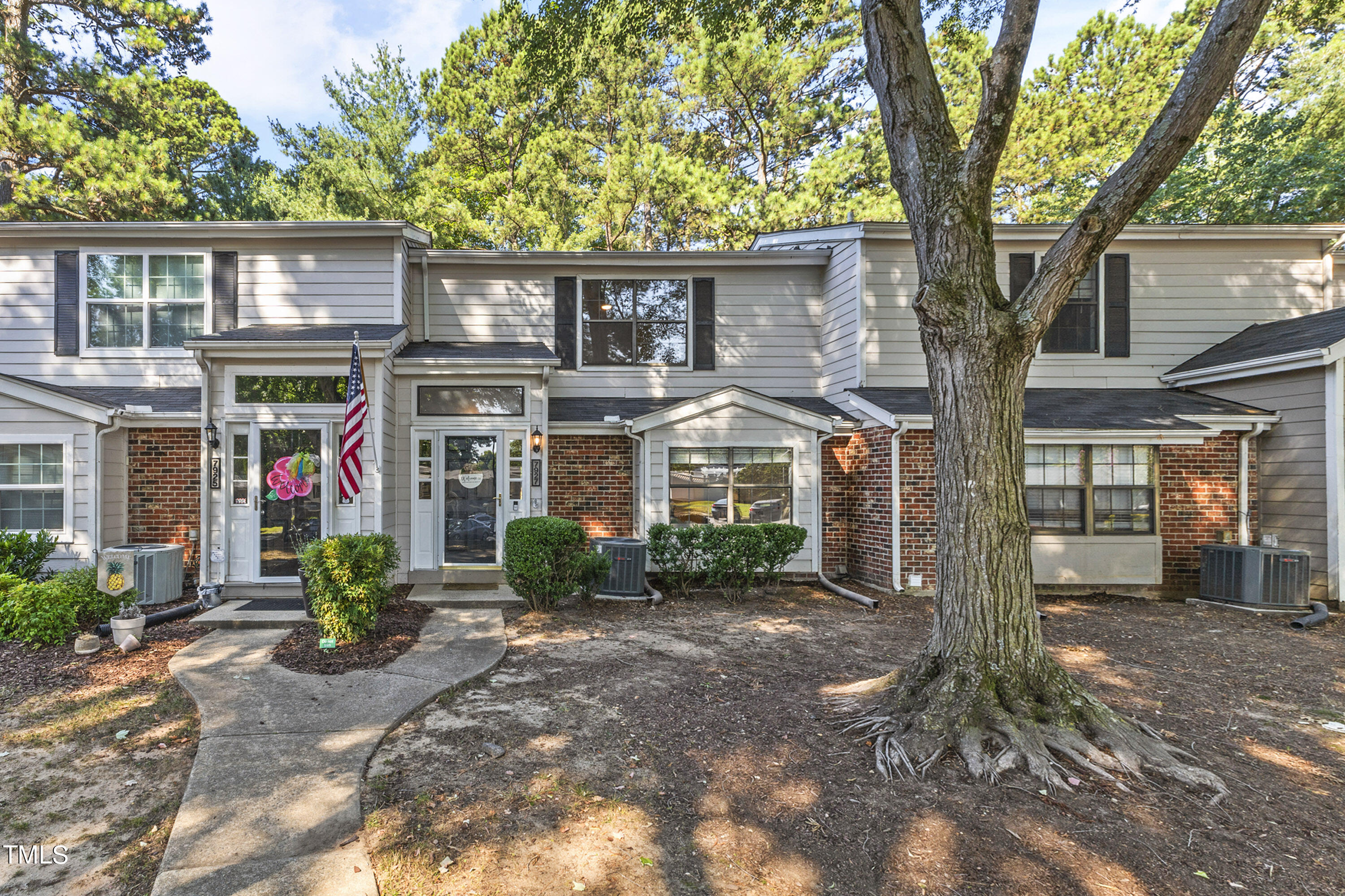 7927 Falcon Rest Circle Raleigh, NC 27615 - Photo 4 of 50 04-202406257927 Falcon Rest Cir004