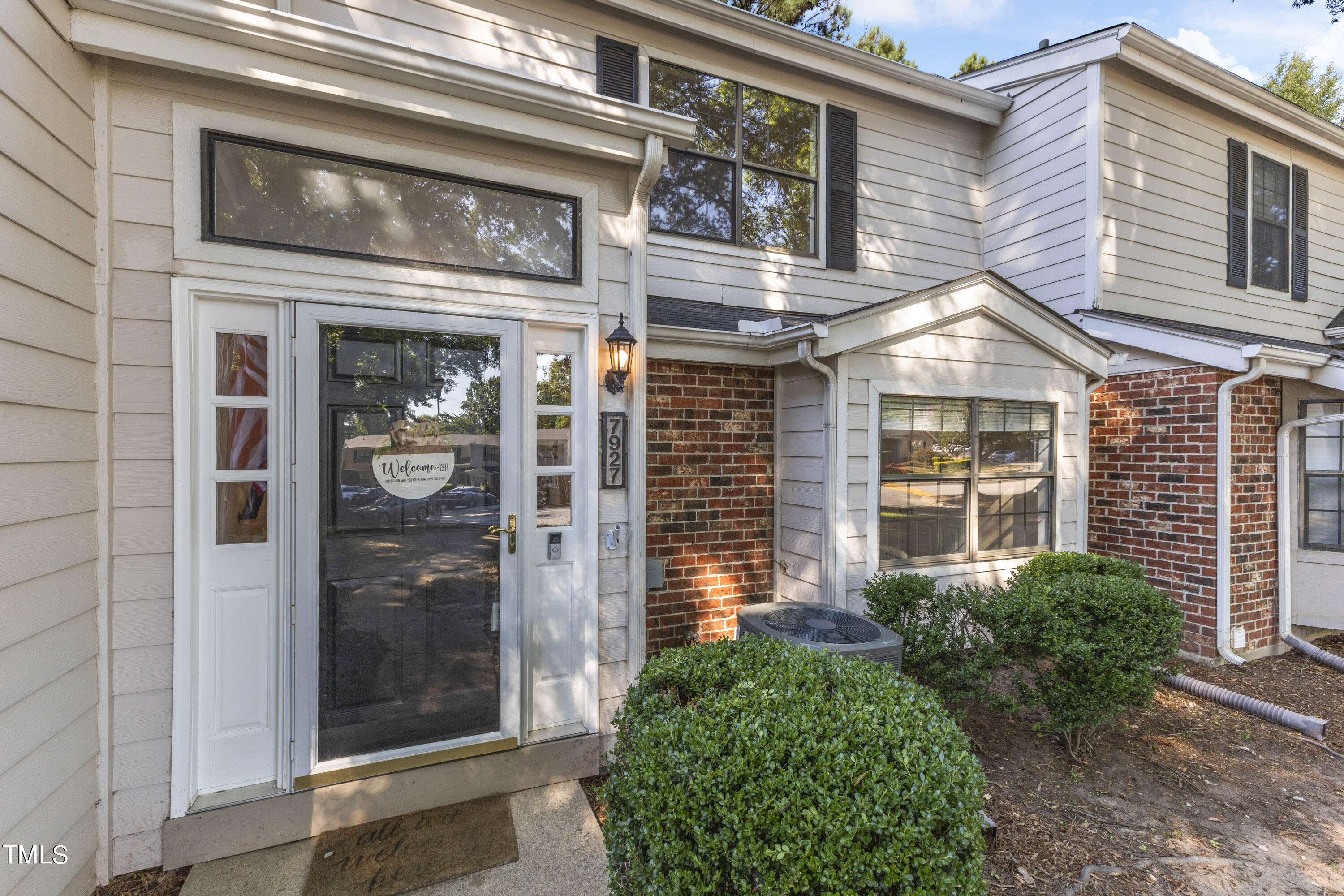 7927 Falcon Rest Circle Raleigh, NC 27615 - Photo 5 of 50 05-202406257927 Falcon Rest Cir005