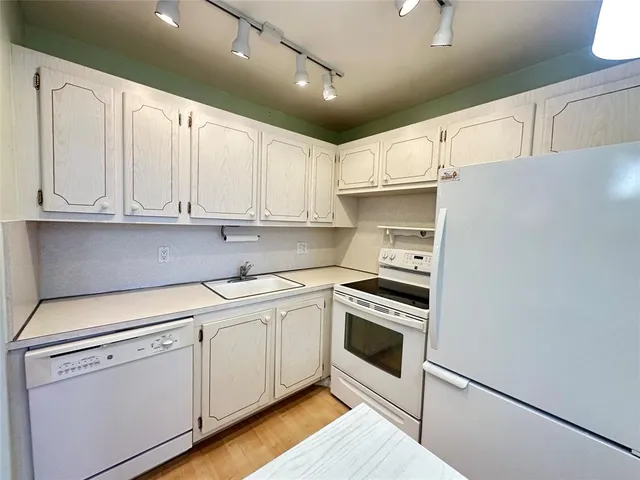 $94,900 | 3006 Cambridge A, Unit 3006, Deerfield Beach, FL 33442