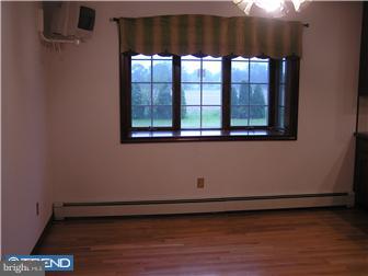 382 Sharon Road Hightstown, NJ 08520 - Photo 6 of 9