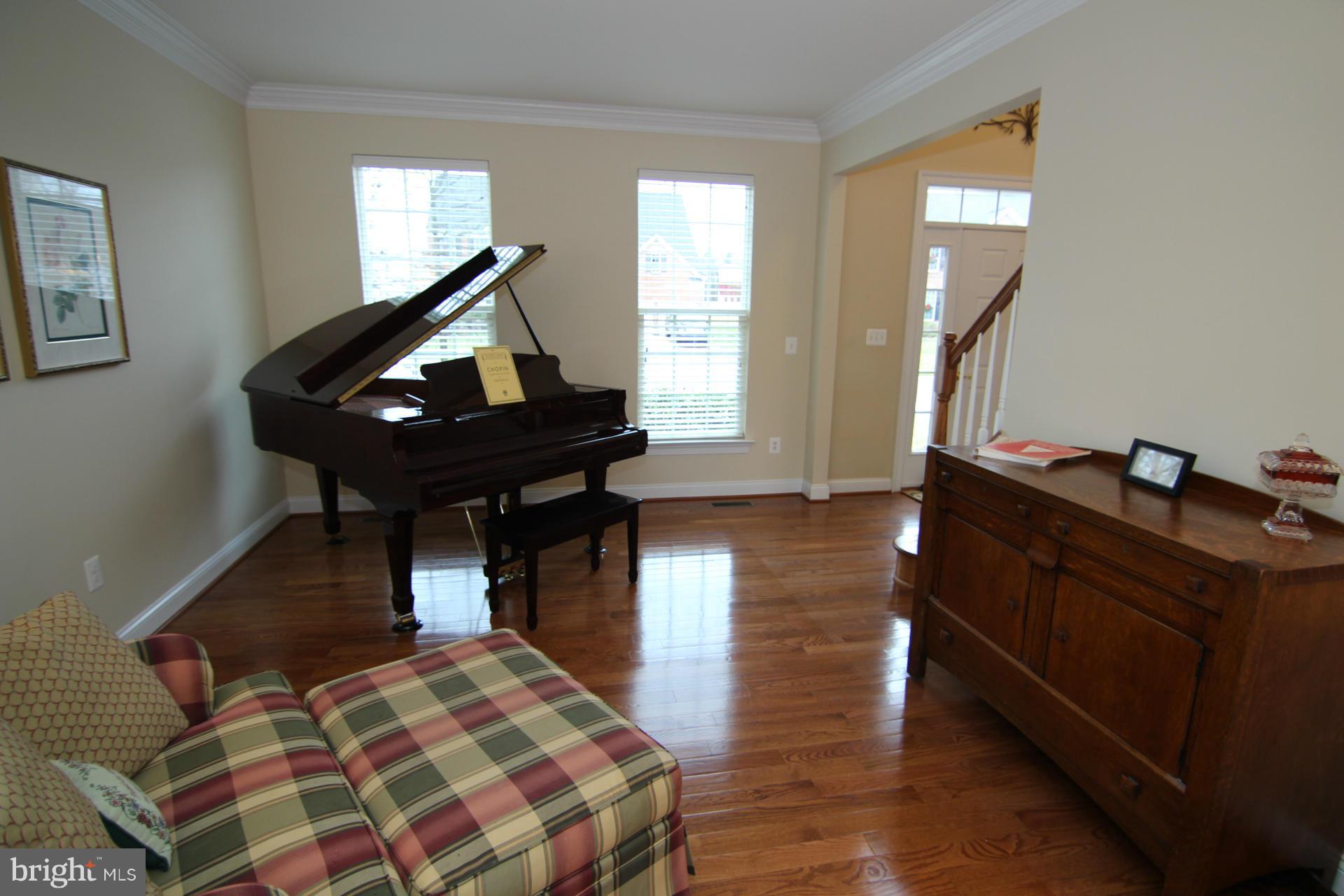 8309 Banister Road Severn, MD 21144 - Photo 4 of 30 Living Room