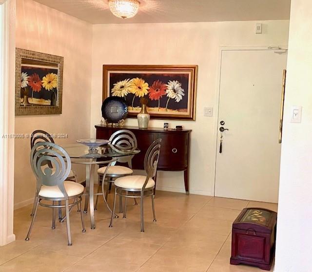 Brickell Miami, FL 33129 - Photo 22 of 24 a view of a dinning room with furniture