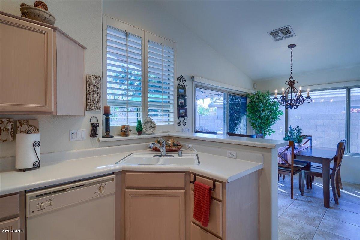 4415 East Rowel Road Phoenix, AZ 85050 - Photo 7 of 22 Kitchen