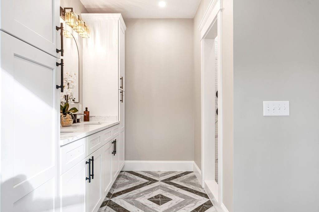 140 South Pier Road Narragansett, RI 02882 - Photo 19 of 40 En-Suite Bath