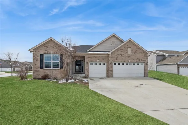 $459,500 | 807 Back Bay Court, Minooka, IL 60447