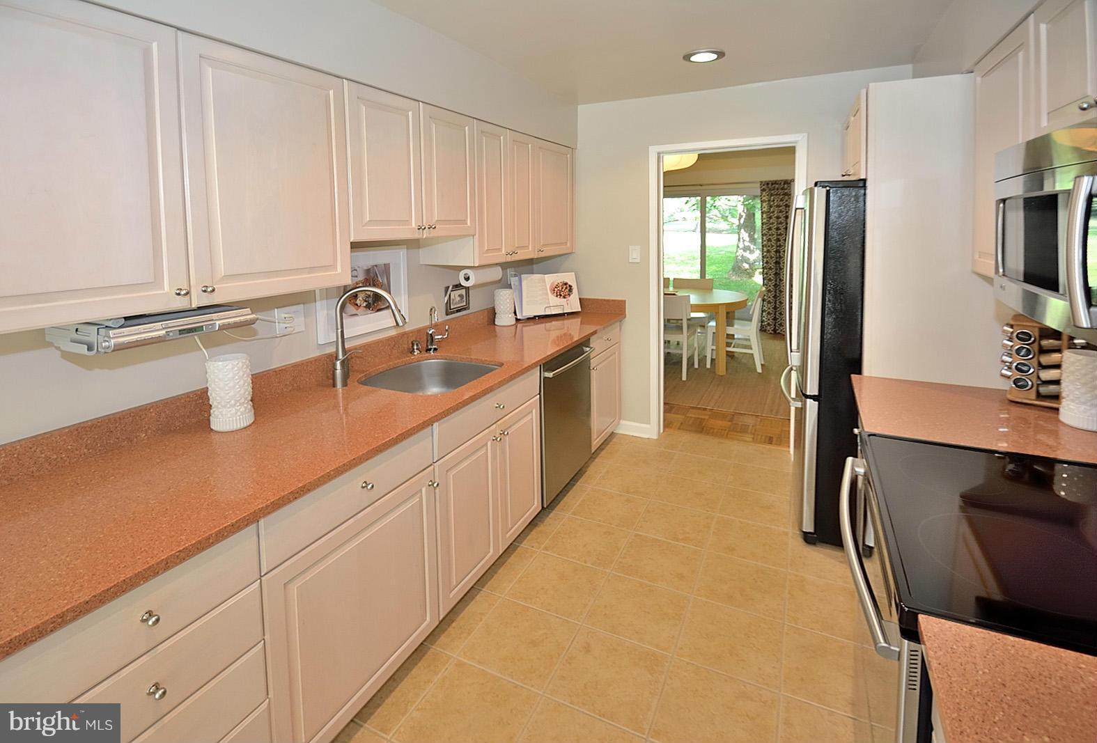 11788 Indian Ridge Road Reston, VA 20191 - Photo 14 of 30 Kitchen