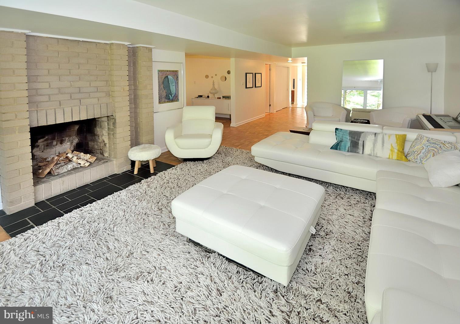 11788 Indian Ridge Road Reston, VA 20191 - Photo 5 of 30 Living Room