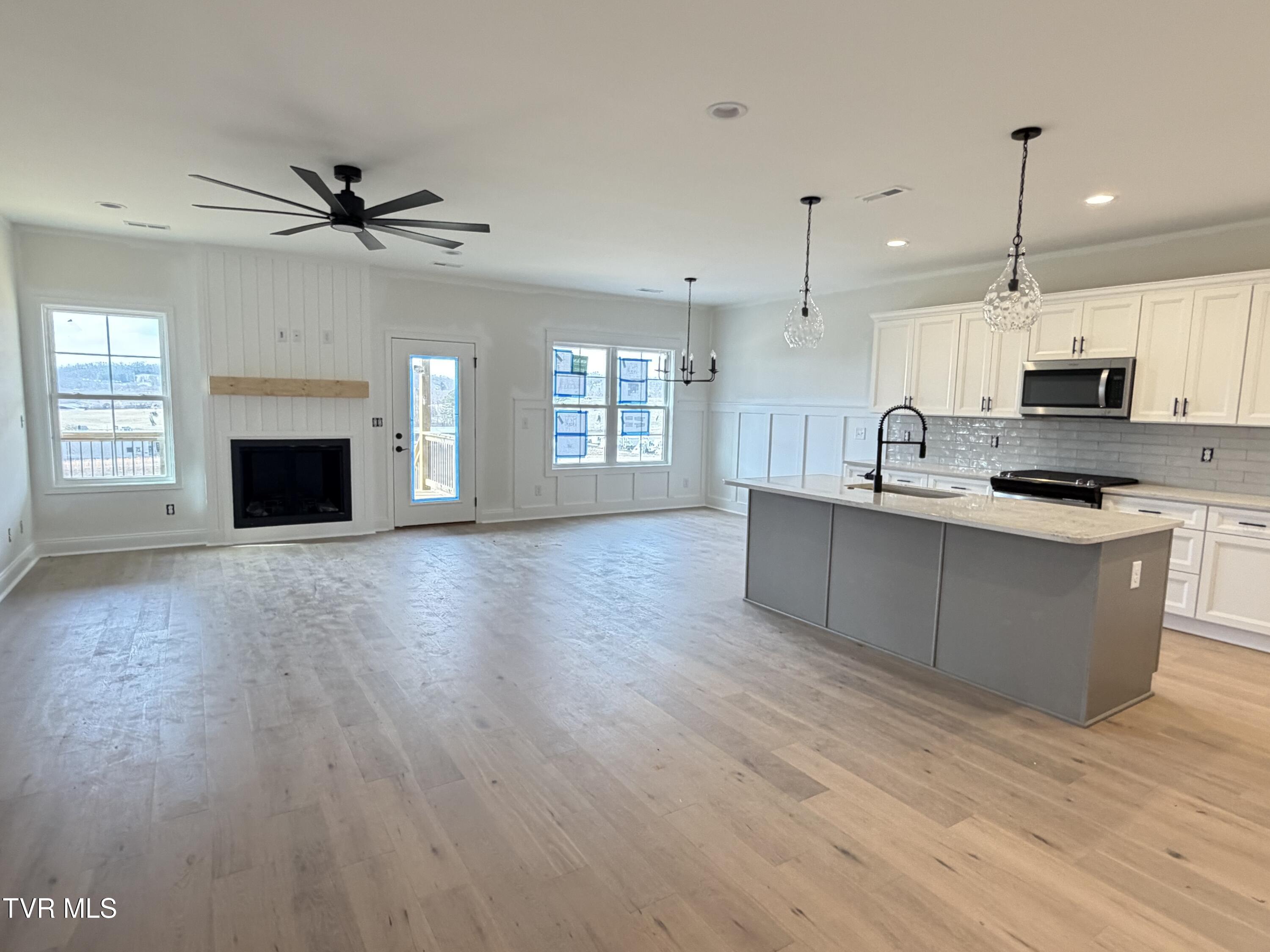 1196 Hawley Road Blountville, TN 37617 - Photo 2 of 24 living 2-1196