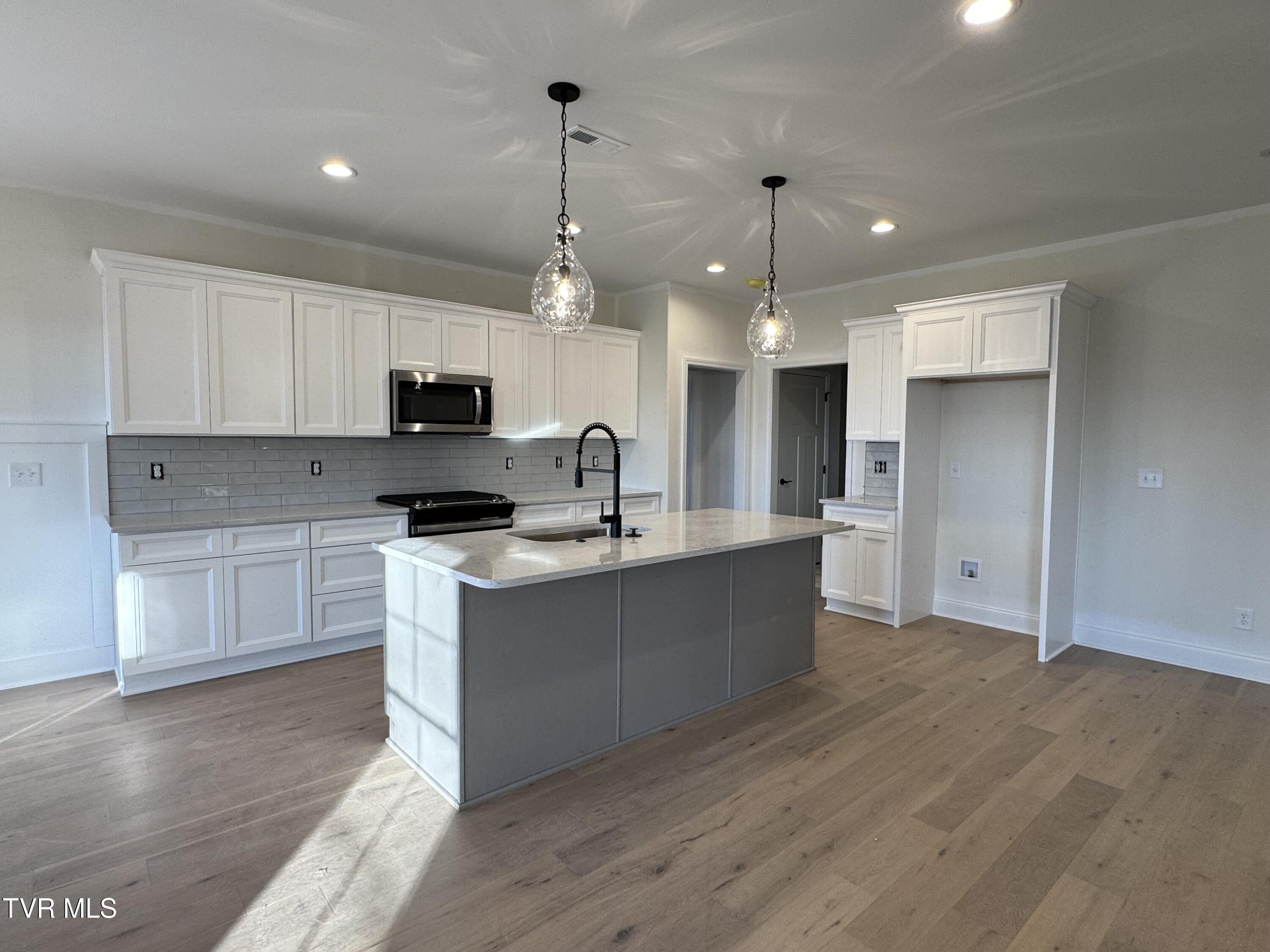 1196 Hawley Road Blountville, TN 37617 - Photo 4 of 24 IMG_2187