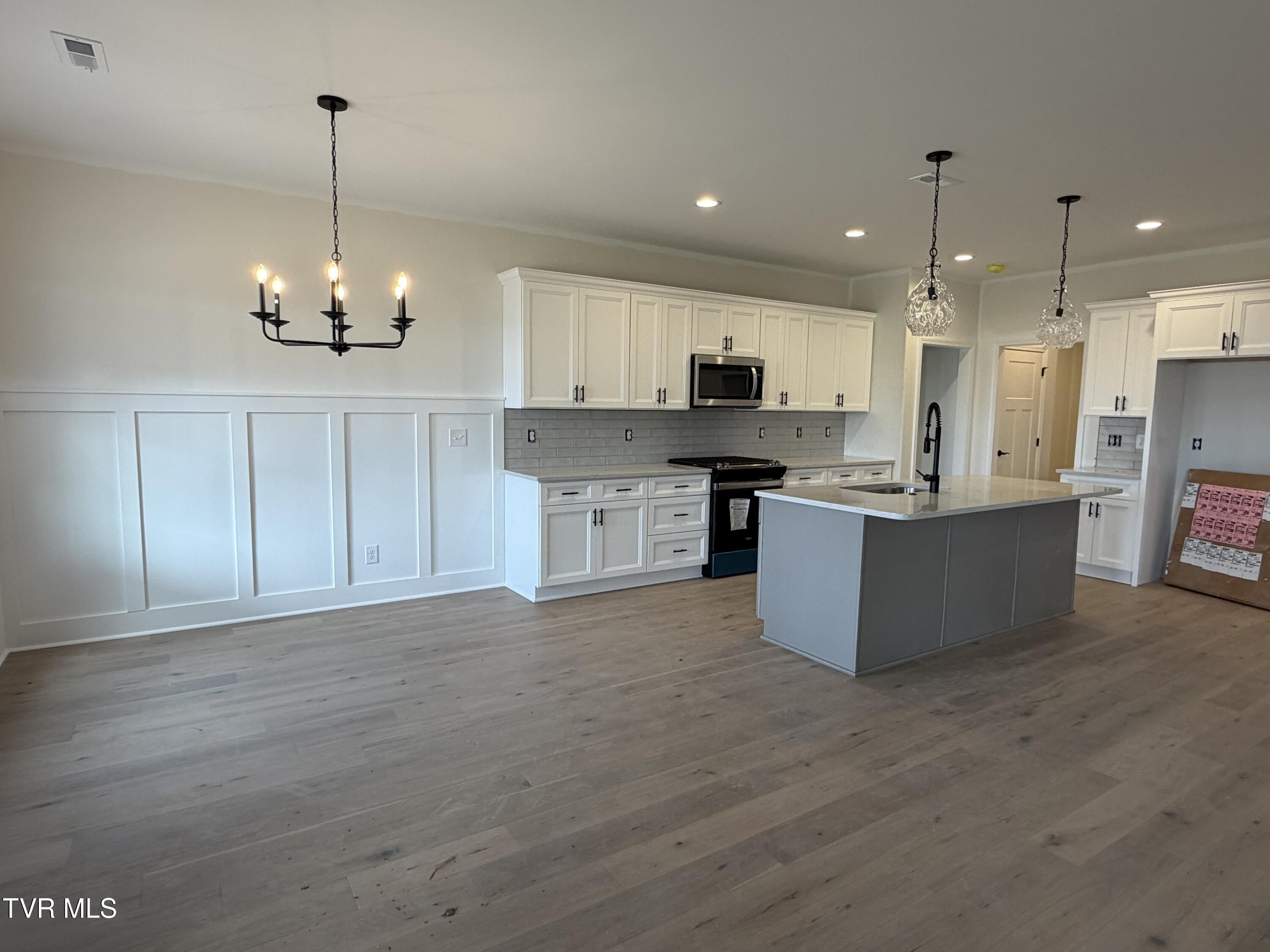 1196 Hawley Road Blountville, TN 37617 - Photo 8 of 24 living and kitchen-1196