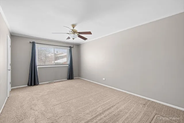 $345,500 | 215 Lakeshore Lane, Bloomingdale, IL 60108