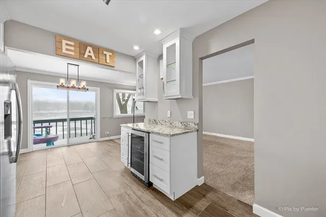 $345,500 | 215 Lakeshore Lane, Bloomingdale, IL 60108