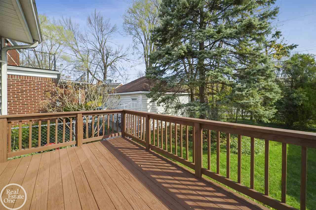 466 Moran Road Grosse Pointe, MI 48236 - Photo 26 of 33 50040172-25.JPG
