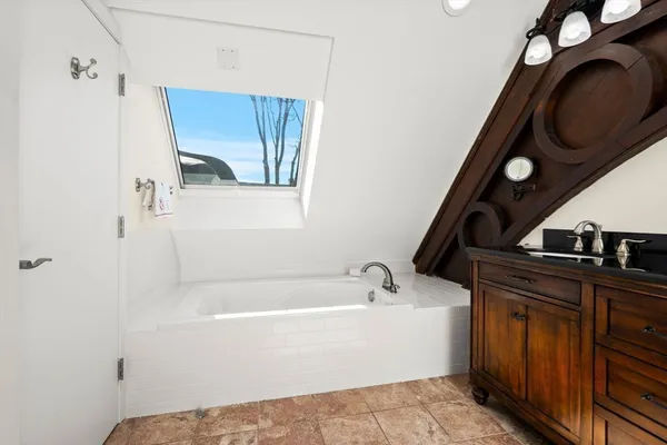 $829,999 | 143 Burrill Street, Unit 301, Swampscott, MA 01907