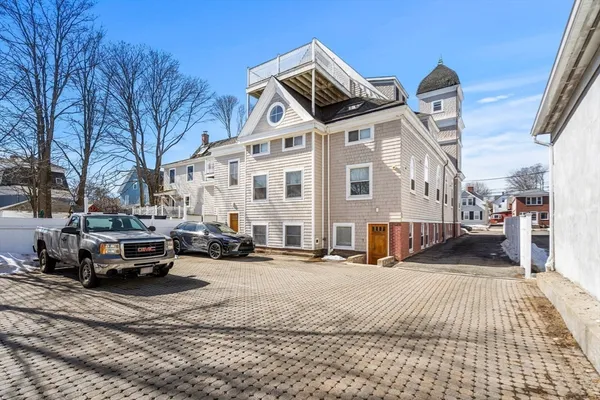 $829,999 | 143 Burrill Street, Unit 301, Swampscott, MA 01907
