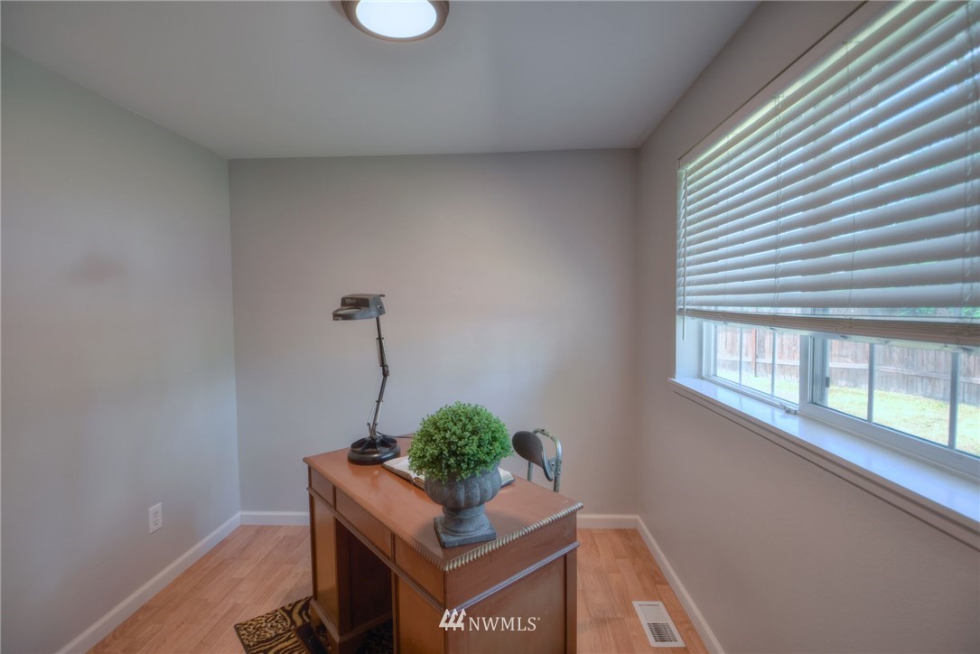 18011 Iris Place Southwest Rochester, WA 98579 - Photo 15 of 23 Gallery Image 15