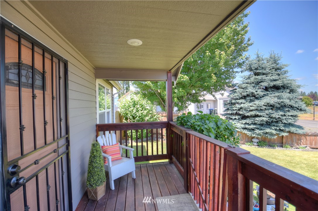 18011 Iris Place Southwest Rochester, WA 98579 - Photo 4 of 23 Gallery Image 4