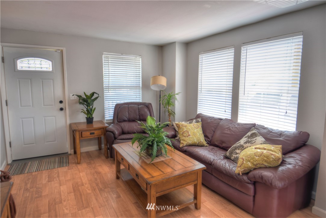 18011 Iris Place Southwest Rochester, WA 98579 - Photo 5 of 23 Gallery Image 5