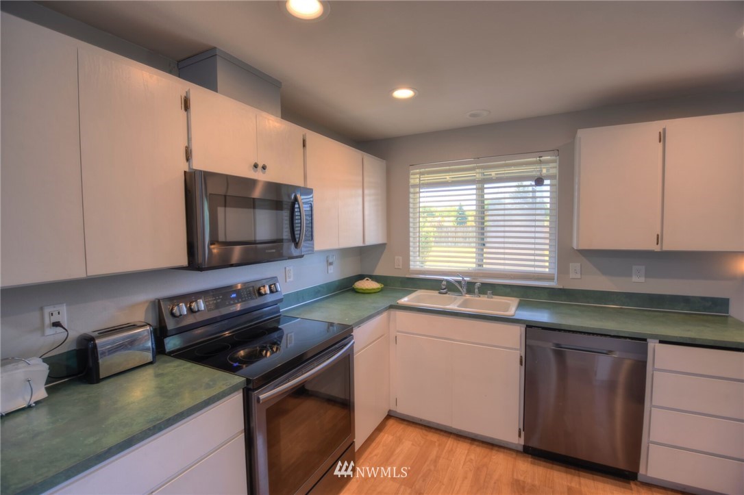 18011 Iris Place Southwest Rochester, WA 98579 - Photo 8 of 23 Gallery Image 8