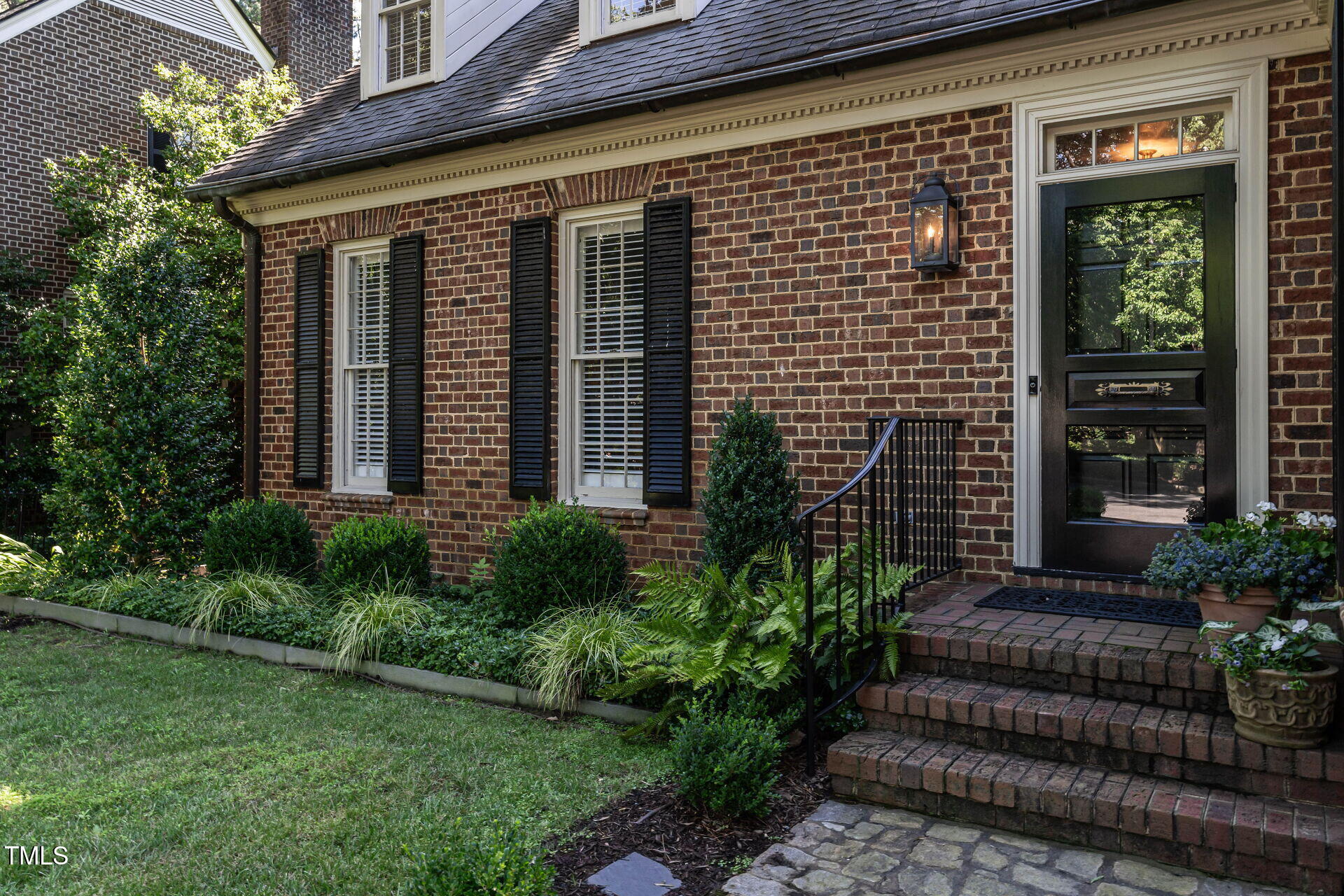 815 Marlowe Road, Unit 10 Raleigh, NC 27609 - Photo 4 of 28 a front view of a house with plants